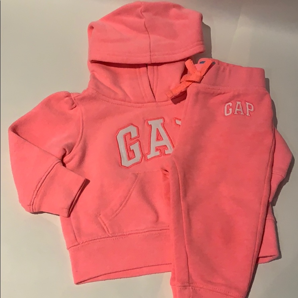 ✨PM EDITOR SHARE✨ 6-12m Neon Pink Gap Sweatsuit